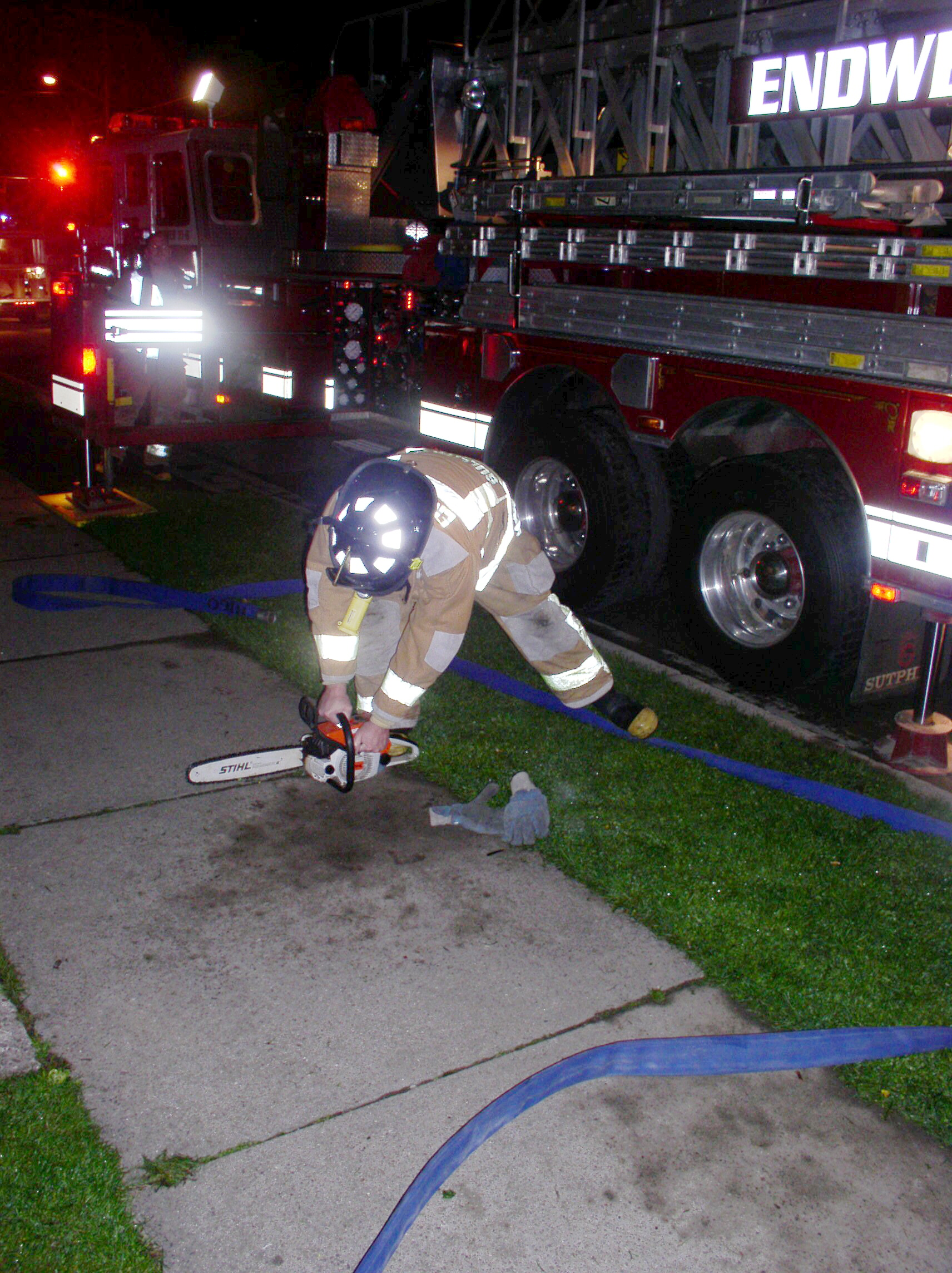 05-04-05  Reponse - Chimeny Fire - Youngs Ave